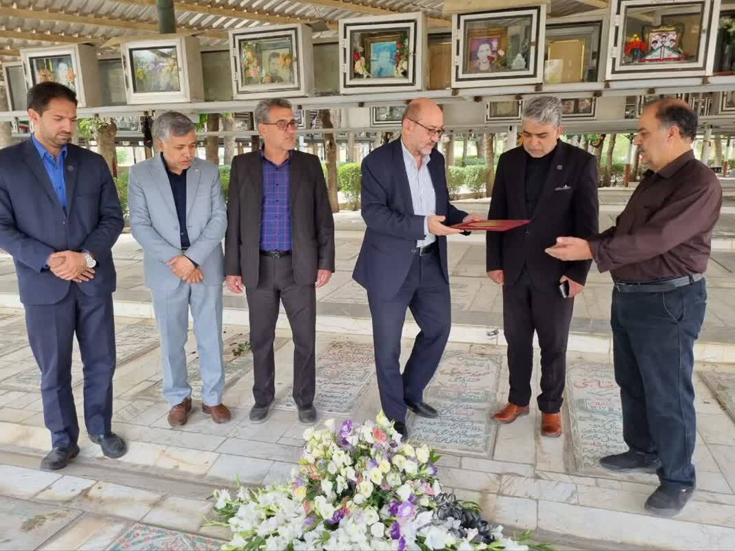 دیدار مشاور وزیر صمت با ایثارگران اداره کل صمت استان مرکزی و خانواده شهید رضایی دیدار مشاور وزیر صمت با ایثارگران اداره کل صمت استان مرکزی و خانواده شهید رضایی