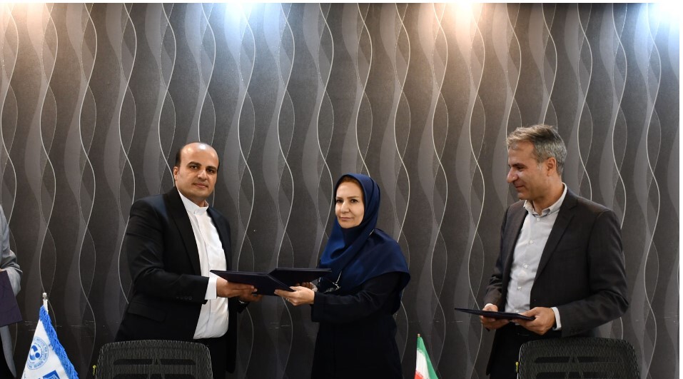 تفاهمنامه همکاری ژئوپارک جهانی قشم، کرسی یونسکو در مخاطرات زمینشناسی ساحلی و پژوهشکده علوم زمین به امضا رسید تفاهمنامه همکاری ژئوپارک جهانی قشم، کرسی یونسکو در مخاطرات زمینشناسی ساحلی و پژوهشکده علوم زمین به امضا رسید