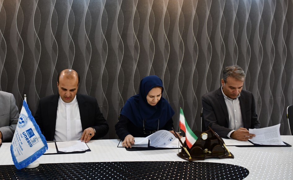تفاهمنامه همکاری ژئوپارک جهانی قشم، کرسی یونسکو در مخاطرات زمینشناسی ساحلی و پژوهشکده علوم زمین به امضا رسید تفاهمنامه همکاری ژئوپارک جهانی قشم، کرسی یونسکو در مخاطرات زمینشناسی ساحلی و پژوهشکده علوم زمین به امضا رسید