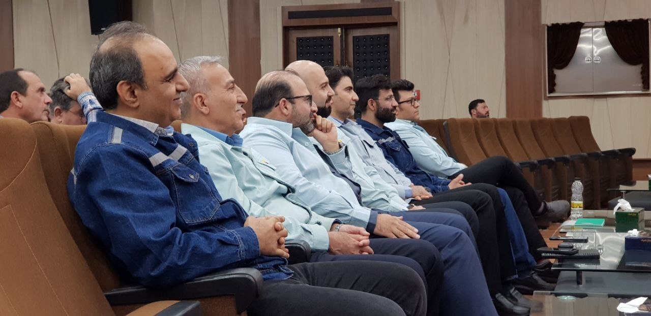 جلسه هم اندیشی مدیرعامل و مسوولان شیفت شرکت فولاد خوزستان برگزار شد