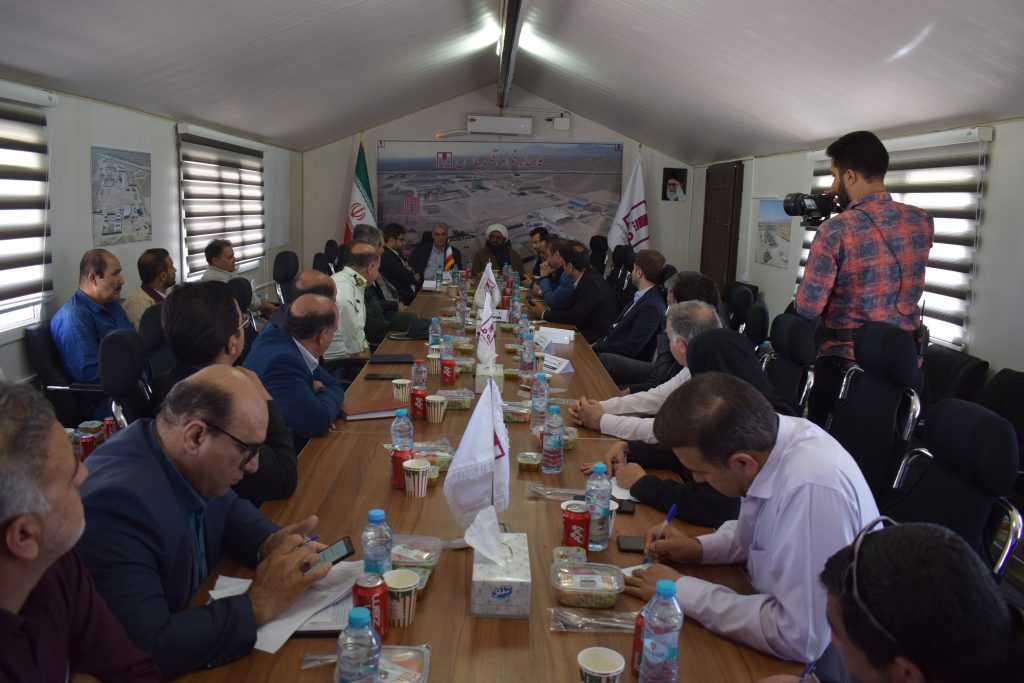 بازدید مدیرعامل «ومعادن» از پروژه احیا مستقیم فولاد اقلید بازدید مدیرعامل «ومعادن» از پروژه احیا مستقیم فولاد اقلید