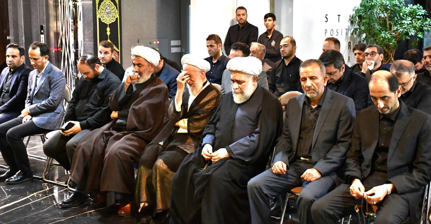 برگزاری مراسم عزاداری سالار شهیدان با سخنرانی آیتالله صدیقی در دفتر شرکت آهن و فولاد ارفع برگزاری مراسم عزاداری سالار شهیدان با سخنرانی آیتالله صدیقی در دفتر شرکت آهن و فولاد ارفع