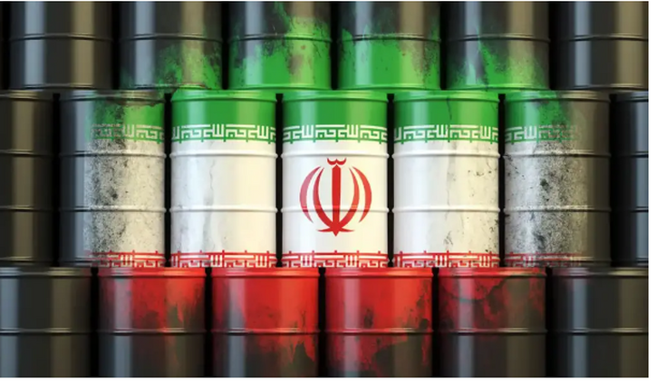 عملکرد ۵۰ درصدی درآمد نفتی در ۵ ماهه نخست ۱۴۰۲ / نفت فروشی دولت با ترفند تخفیف ۳۰ درصدی