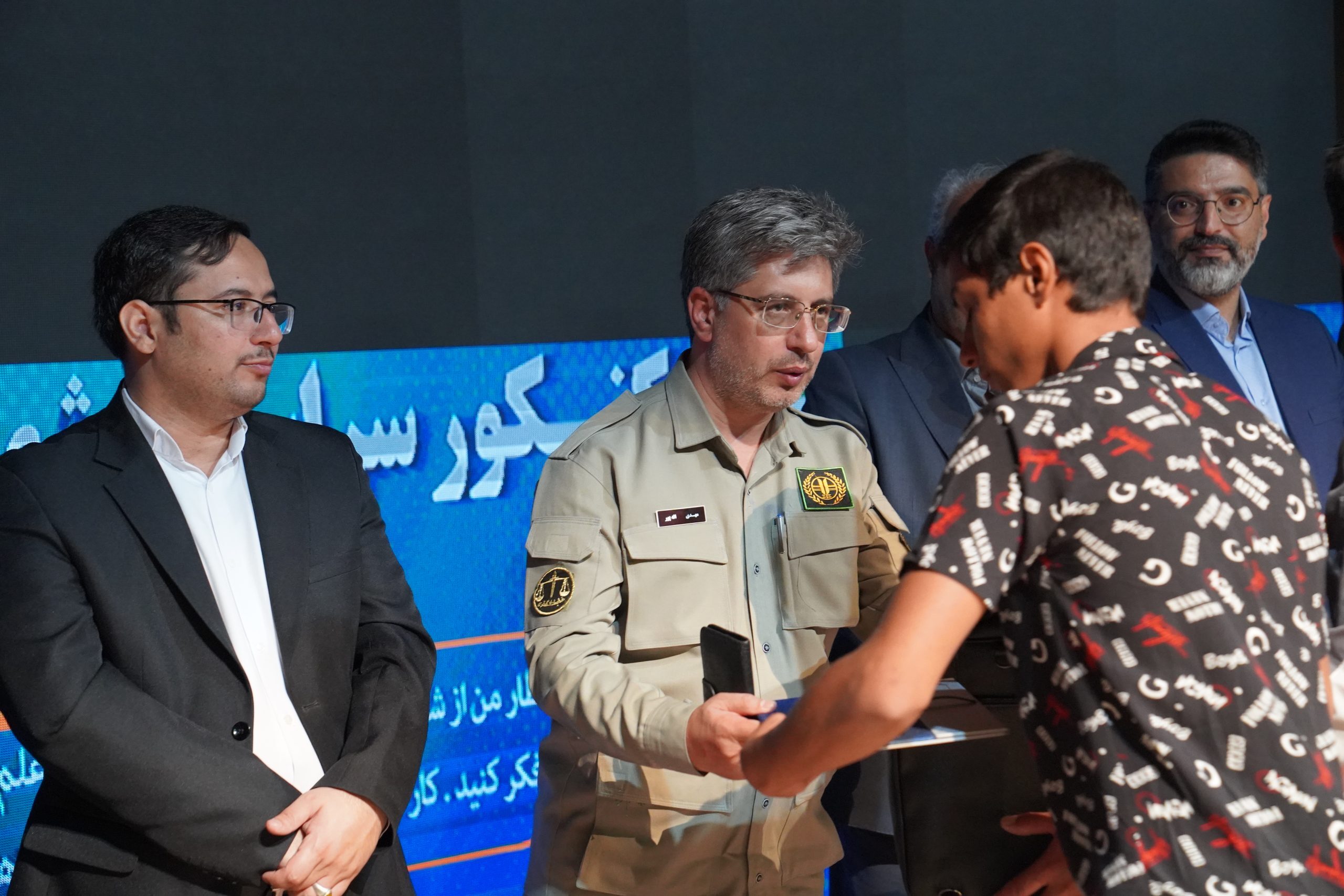 آیین تجلیل از پذیرفته شدگان کنکور سراسری در خواف برگزار شد آیین تجلیل از پذیرفته شدگان کنکور سراسری در خواف برگزار شد