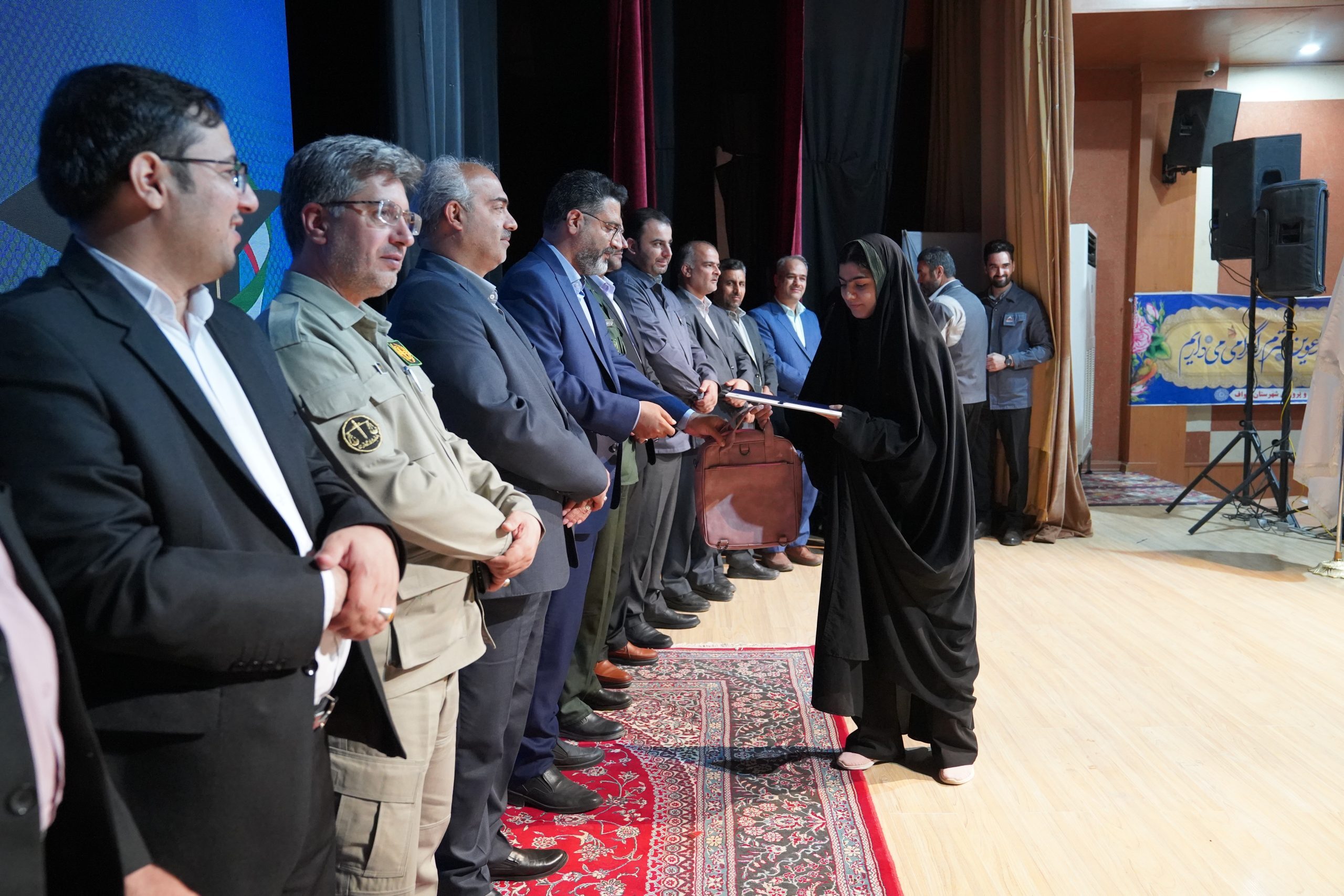 آیین تجلیل از پذیرفته شدگان کنکور سراسری در خواف برگزار شد آیین تجلیل از پذیرفته شدگان کنکور سراسری در خواف برگزار شد