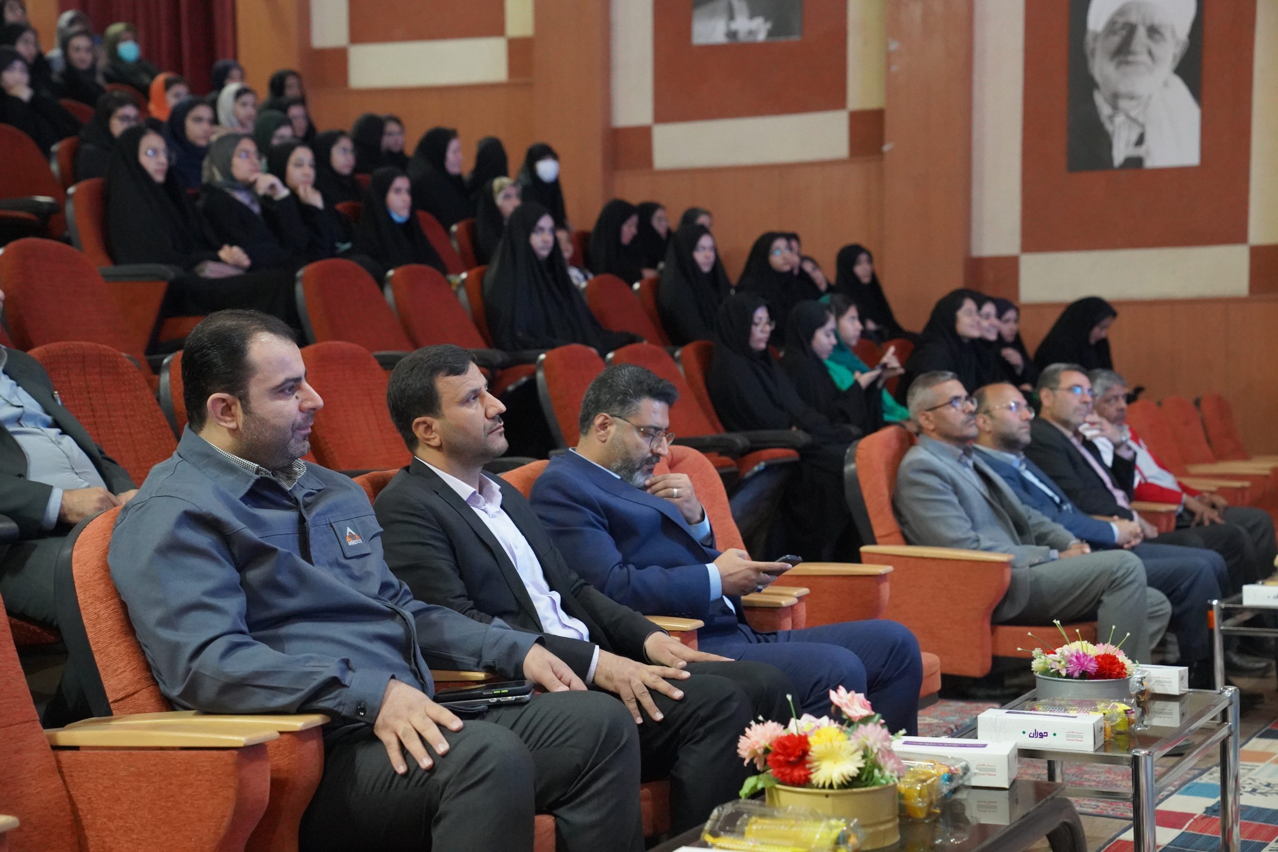 آیین تجلیل از پذیرفته شدگان کنکور سراسری در خواف برگزار شد آیین تجلیل از پذیرفته شدگان کنکور سراسری در خواف برگزار شد