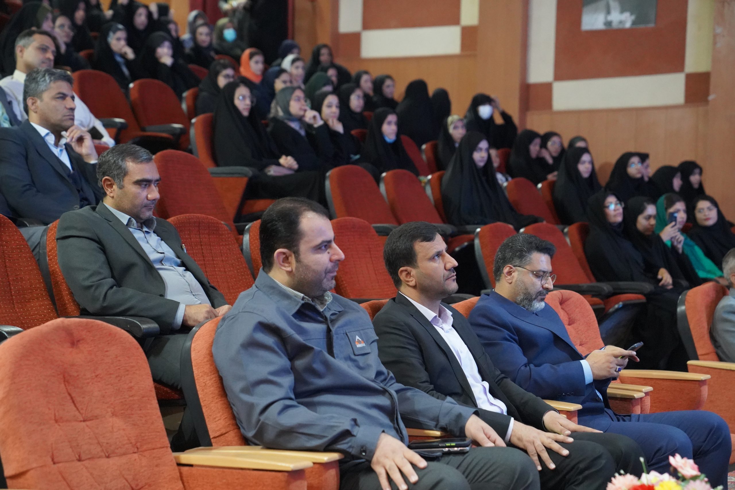 آیین تجلیل از پذیرفته شدگان کنکور سراسری در خواف برگزار شد آیین تجلیل از پذیرفته شدگان کنکور سراسری در خواف برگزار شد