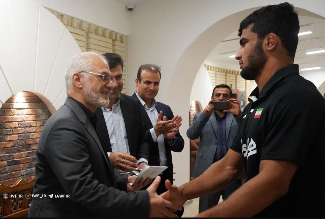 دیدار استاندار خوزستان و مدیرعامل گروه ملی صنعتی فولاد ایران با ملی پوشان کشتی فرنگی اعزامی به مسابقات جهانی بلگراد ۲۰۲۳