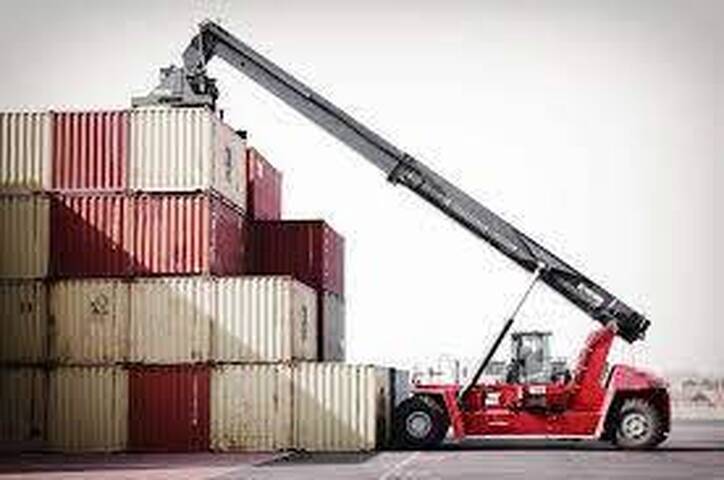 تامین بیش از ۴۰۰ دستگاه تجهیزات تخلیه و بارگیری در بندر امام (ره)