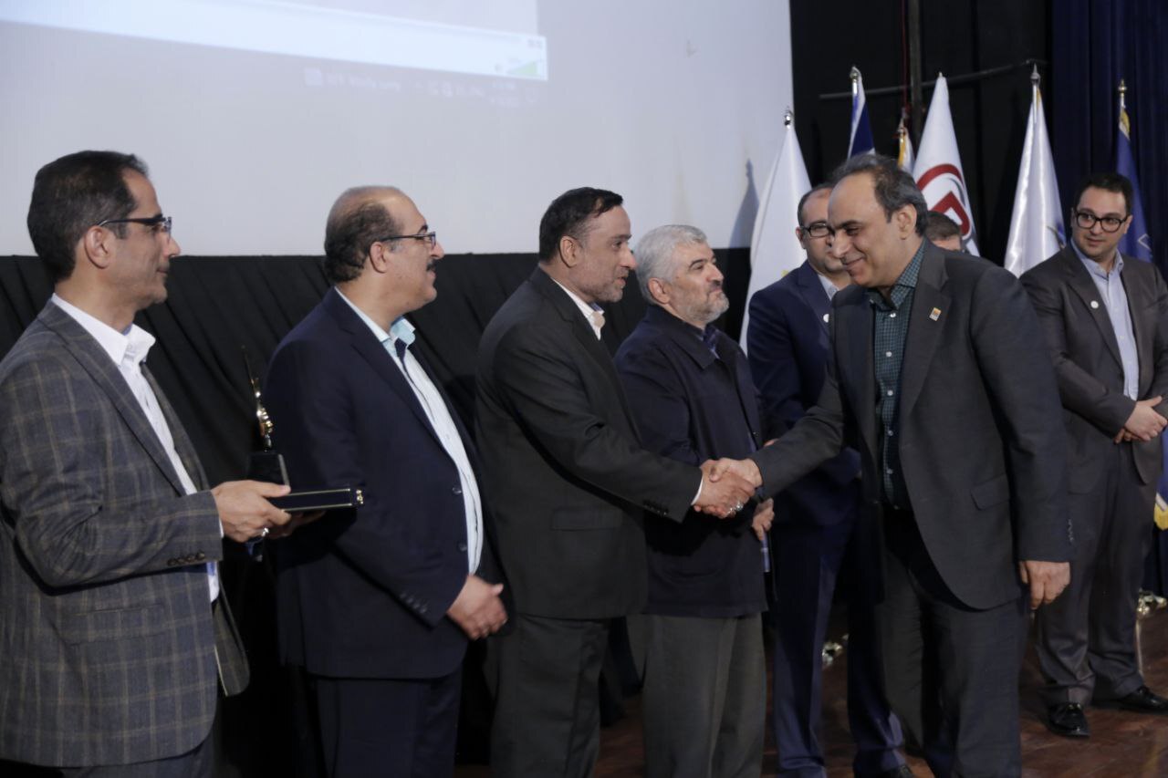 کسب تندیس بلورین سطح ۲ از ششمین دوره جایزه ملی تعالی نگهداری توسط شرکت فولاد خوزستان کسب تندیس بلورین سطح ۲ از ششمین دوره جایزه ملی تعالی نگهداری توسط شرکت فولاد خوزستان