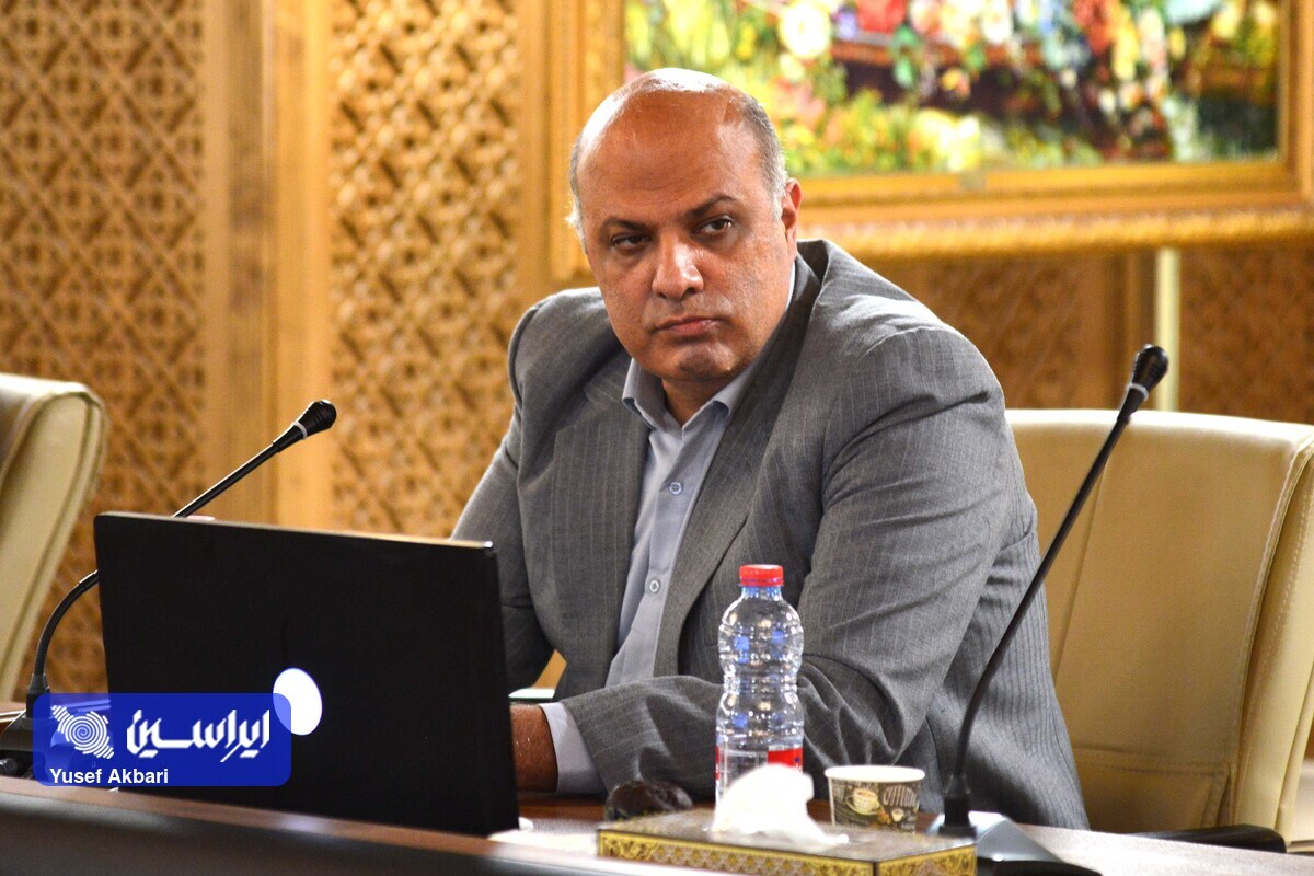 شرکت‌های فولادی تنها امید بخش خصوصی برای صنعت برق کشور است