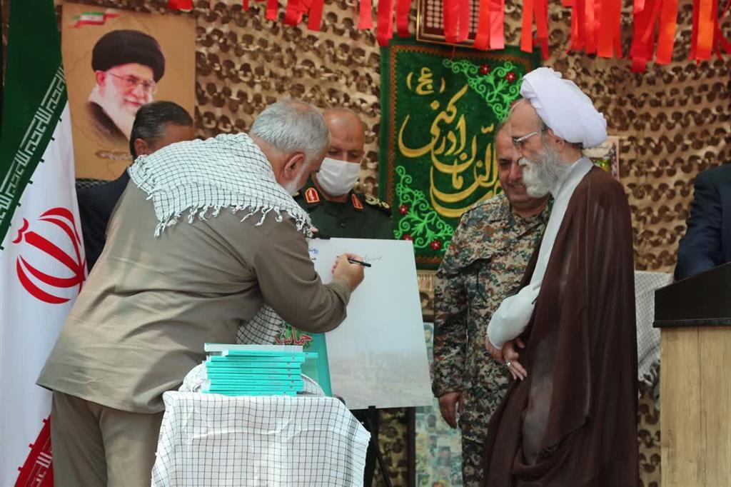 رونمایی از کتاب روایت حماسه ۳، خاطرات ایثارگران ذوب آهن اصفهان رونمایی از کتاب روایت حماسه ۳، خاطرات ایثارگران ذوب آهن اصفهان