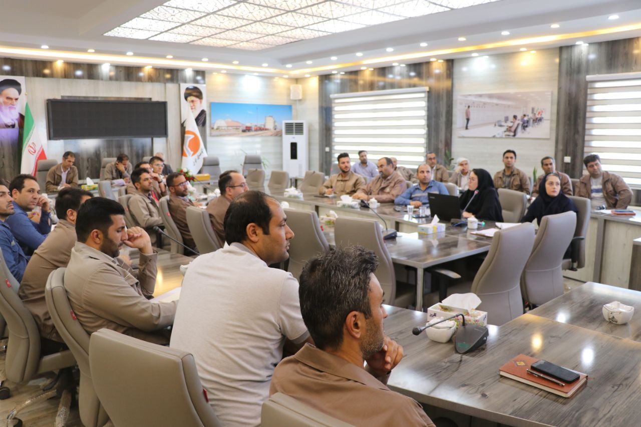جلسه هماندیشی و کارگاه آموزشی در راستای استقرار سیستمهای ۵S در محل شرکت آلومینای ایران برگزار گردید جلسه هماندیشی و کارگاه آموزشی در راستای استقرار سیستمهای ۵S در محل شرکت آلومینای ایران برگزار گردید