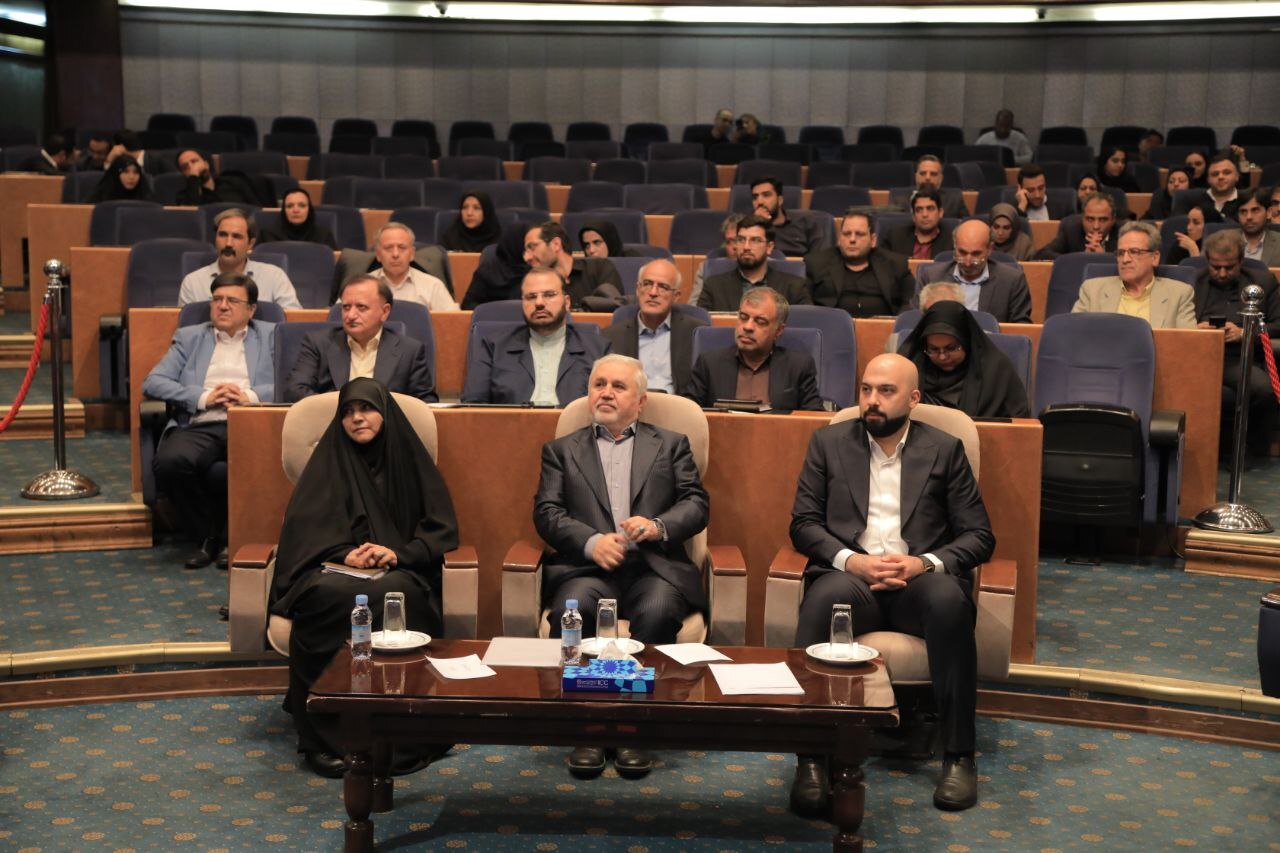تقدیرنامه انجمن جهانی روابط عمومی به مدیر روابط عمومی فولاد خوزستان اهدا شد تقدیرنامه انجمن جهانی روابط عمومی به مدیر روابط عمومی فولاد خوزستان اهدا شد