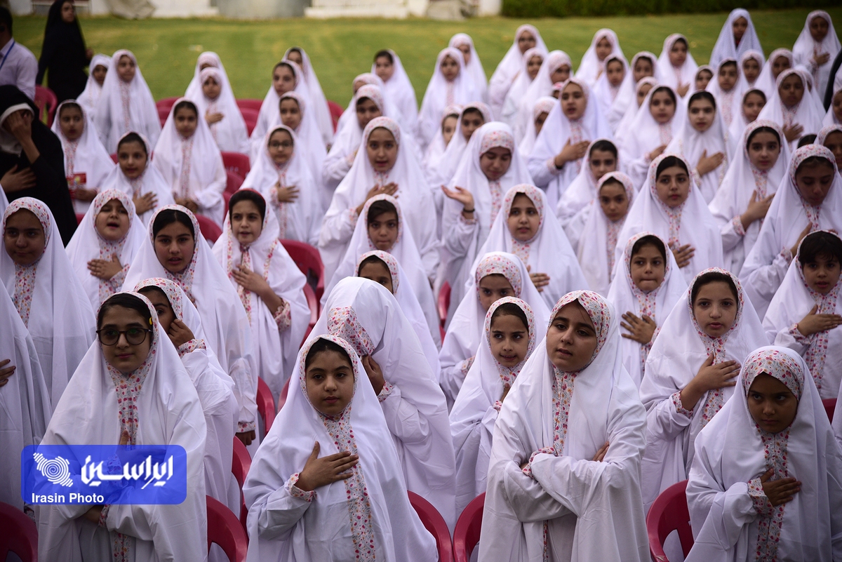 مراسم جشن تکلیف دختران کارکنان فولاد مبارکه برگزار شد مراسم جشن تکلیف دختران کارکنان فولاد مبارکه برگزار شد