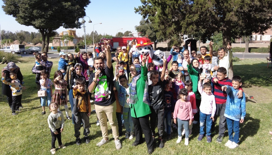 برگزاری چهاردهمین برنامــه بازدید خانوادههای کارکنان از خط تولید برگزاری چهاردهمین برنامــه بازدید خانوادههای کارکنان از خط تولید