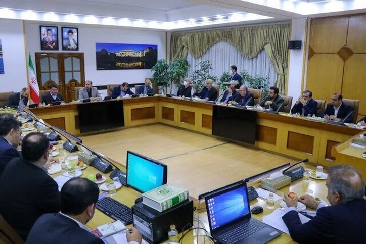 حضور استاندار آذربایجان شرقی در جلسه رفع مشکلات معادن کشور