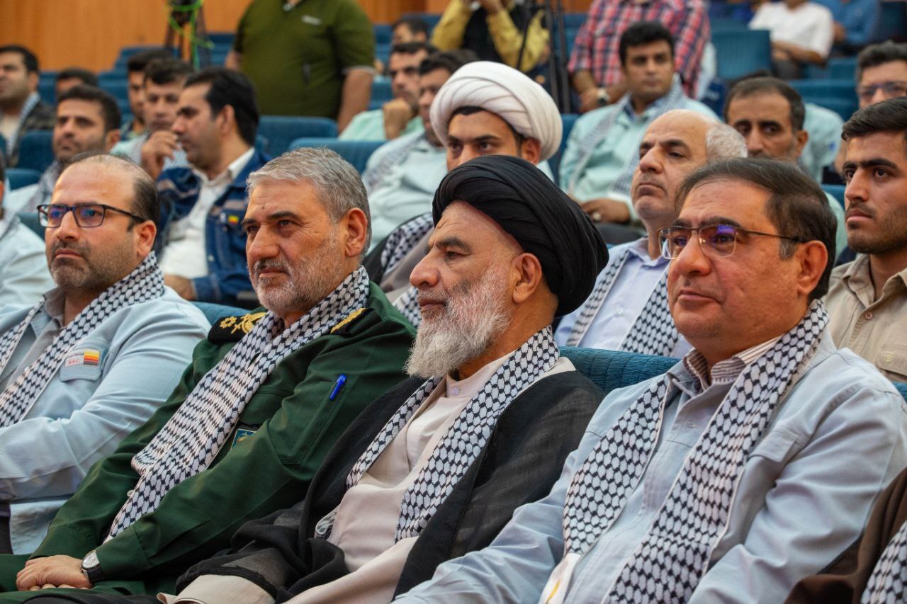 رزمایش بزرگ اهدای سه هزار بسته آموزشی به دانشآموزان کمبرخوردار برگزار شد رزمایش بزرگ اهدای سه هزار بسته آموزشی به دانشآموزان کمبرخوردار برگزار شد