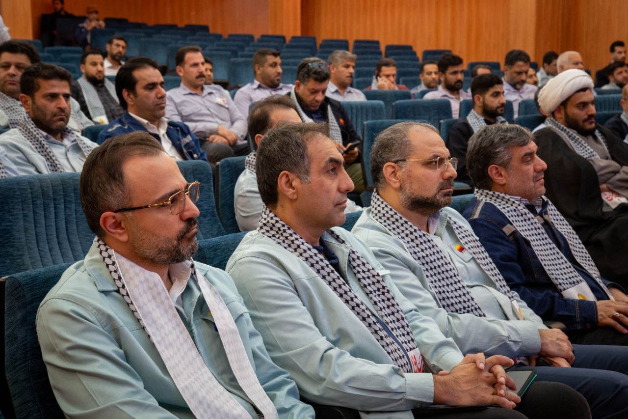 رزمایش بزرگ اهدای سه هزار بسته آموزشی به دانشآموزان کمبرخوردار برگزار شد رزمایش بزرگ اهدای سه هزار بسته آموزشی به دانشآموزان کمبرخوردار برگزار شد