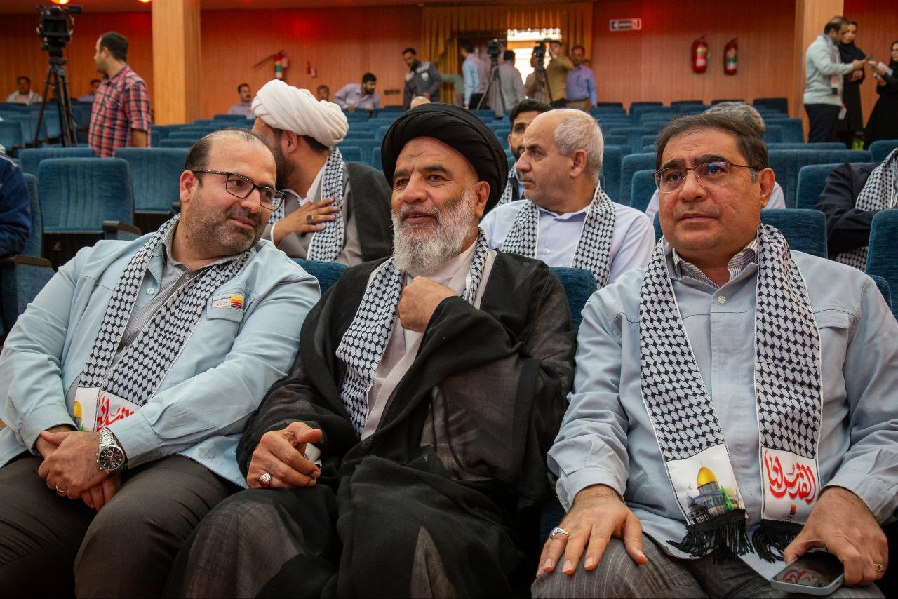 رزمایش بزرگ اهدای سه هزار بسته آموزشی به دانشآموزان کمبرخوردار برگزار شد رزمایش بزرگ اهدای سه هزار بسته آموزشی به دانشآموزان کمبرخوردار برگزار شد
