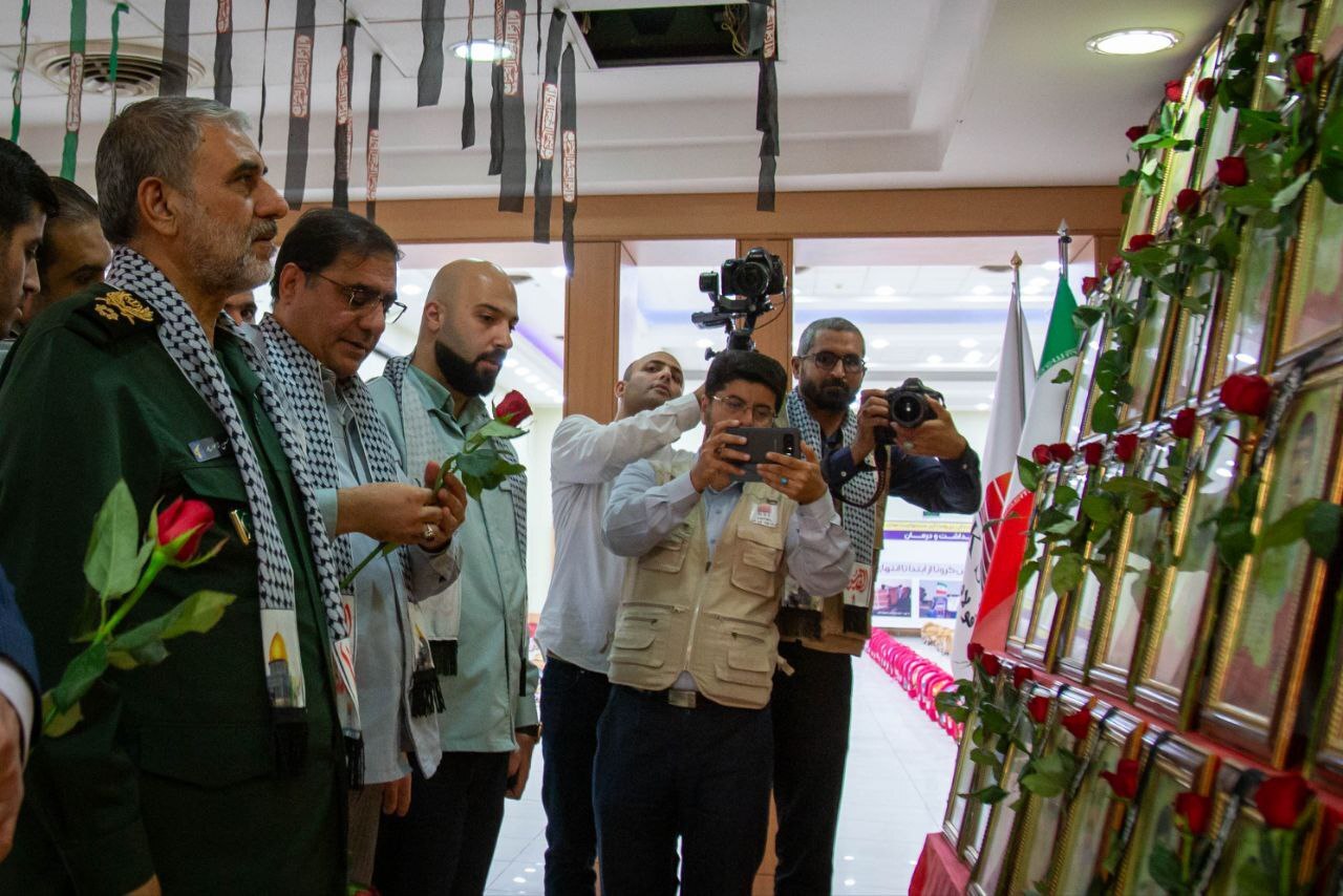 رزمایش بزرگ اهدای سه هزار بسته آموزشی به دانشآموزان کمبرخوردار برگزار شد رزمایش بزرگ اهدای سه هزار بسته آموزشی به دانشآموزان کمبرخوردار برگزار شد