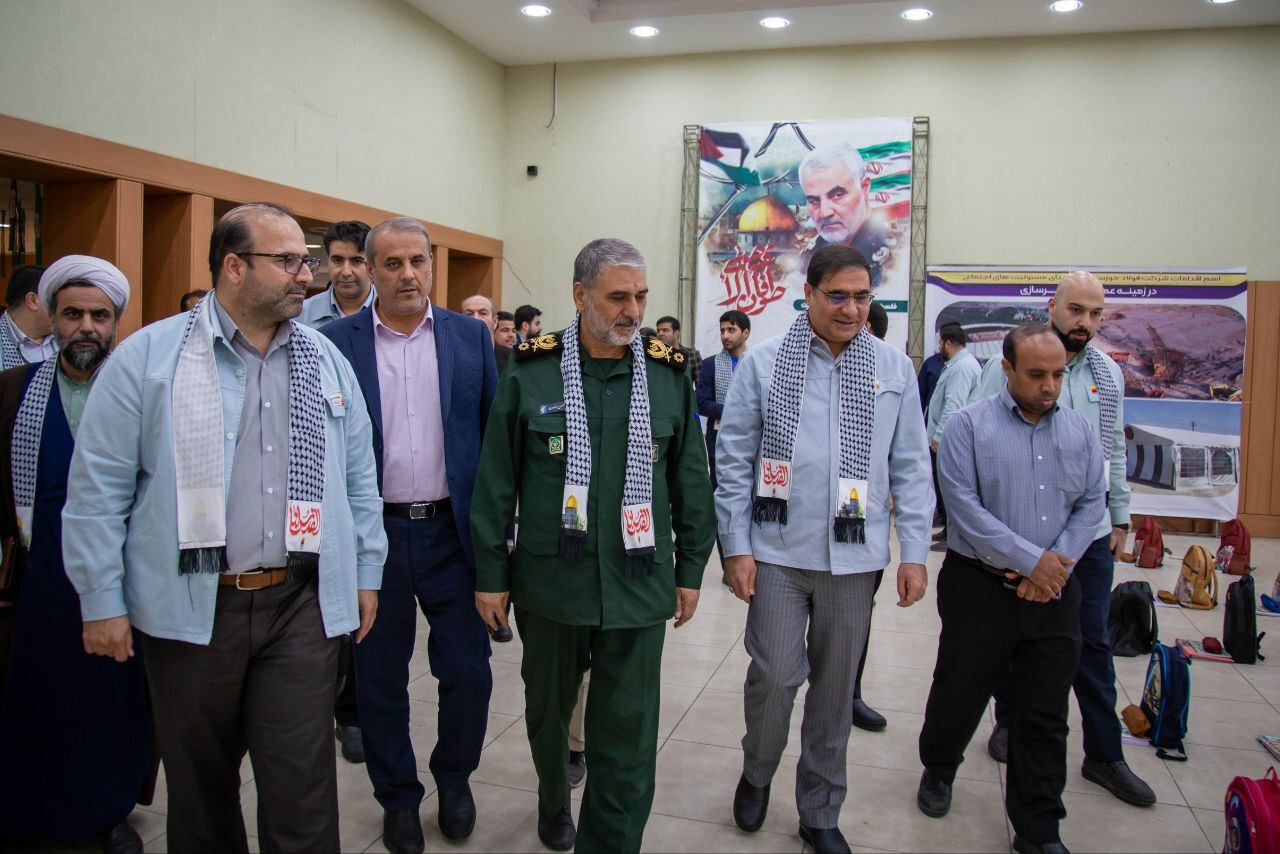 رزمایش بزرگ اهدای سه هزار بسته آموزشی به دانشآموزان کمبرخوردار برگزار شد رزمایش بزرگ اهدای سه هزار بسته آموزشی به دانشآموزان کمبرخوردار برگزار شد