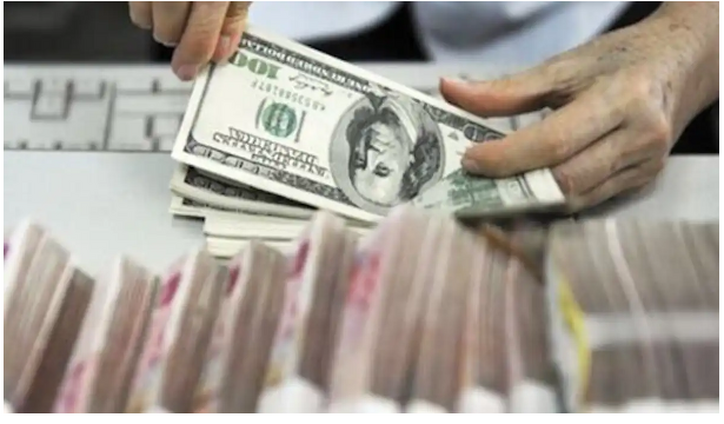 پیش بینی قیمت دلار ۴ مهر ۱۴۰۲ / زورآزمایی خبری سیاست‌گذار برای مهار دلار