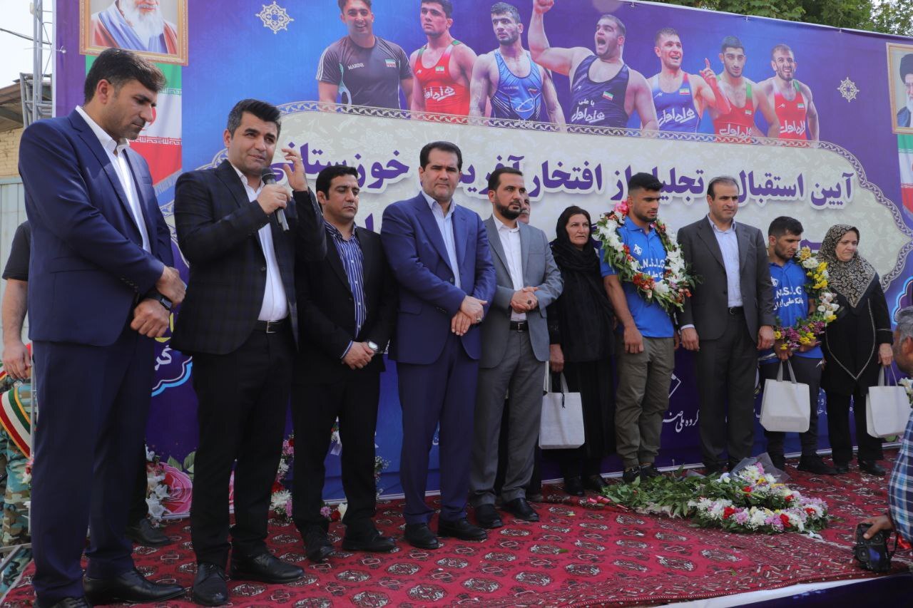 آیین استقبال و تجلیل از ملی پوشان افتخار آفرین گروه ملی صنعتی فولاد ایران در مسابقات کشتی فرنگی قهرمانی جهان برگزار شد آیین استقبال و تجلیل از ملی پوشان افتخار آفرین گروه ملی صنعتی فولاد ایران در مسابقات کشتی فرنگی قهرمانی جهان برگزار شد