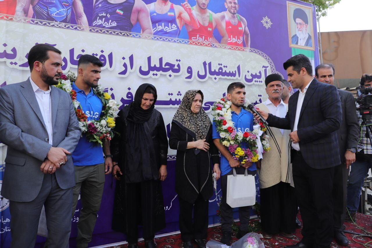 آیین استقبال و تجلیل از ملی پوشان افتخار آفرین گروه ملی صنعتی فولاد ایران در مسابقات کشتی فرنگی قهرمانی جهان برگزار شد آیین استقبال و تجلیل از ملی پوشان افتخار آفرین گروه ملی صنعتی فولاد ایران در مسابقات کشتی فرنگی قهرمانی جهان برگزار شد