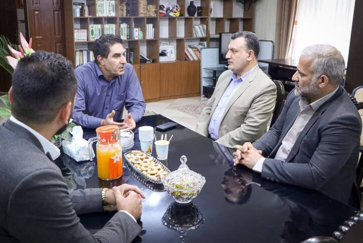 دیدار معاون توسعه مدیریت و منابع صندوق بازنشستگی فولاد با بازنشسته ایثارگر و خیر صندوق