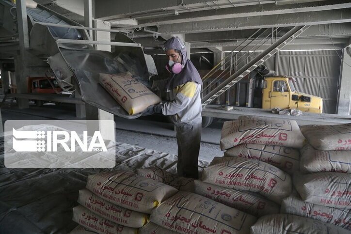خروج فولاد و سیمان از بورس به نفع کشور نیست