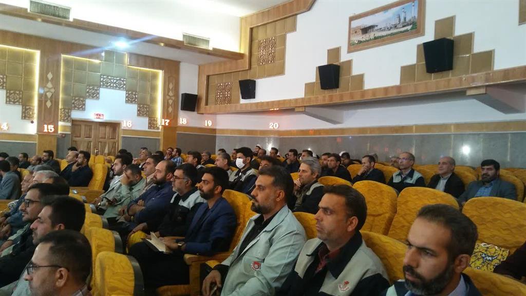 اعطای نشان اقتصاد مقاومتی به ذوب آهن اصفهان اعطای نشان اقتصاد مقاومتی به ذوب آهن اصفهان