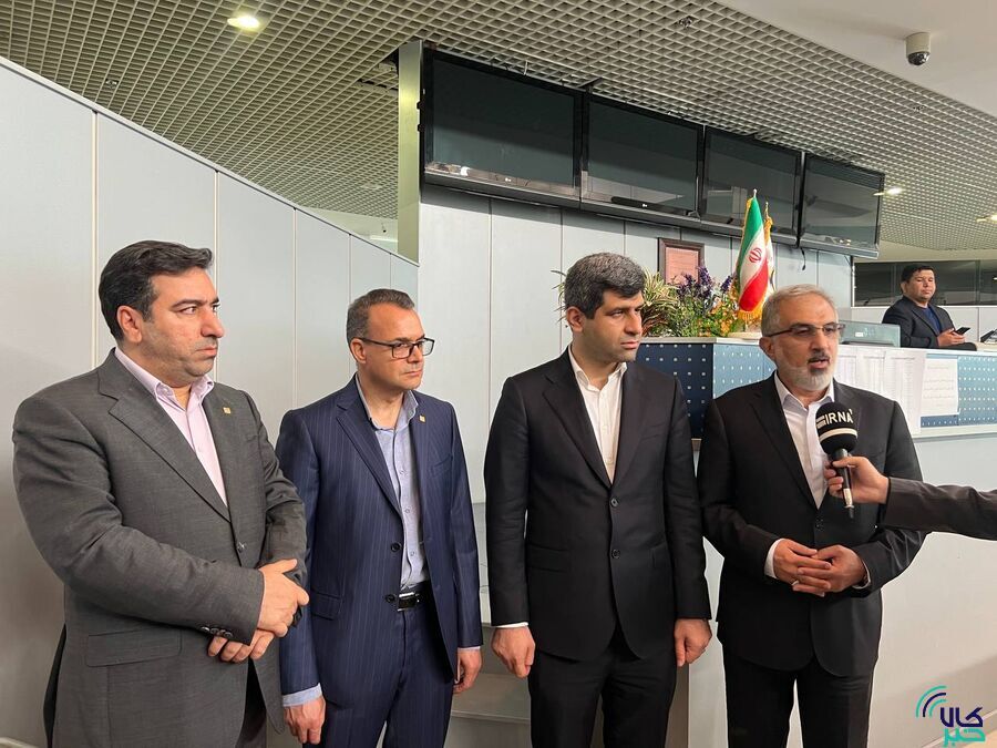 بازدید مدیرعامل بانک صنعت و معدن از تالار صادراتی بورس کالا بازدید مدیرعامل بانک صنعت و معدن از تالار صادراتی بورس کالا