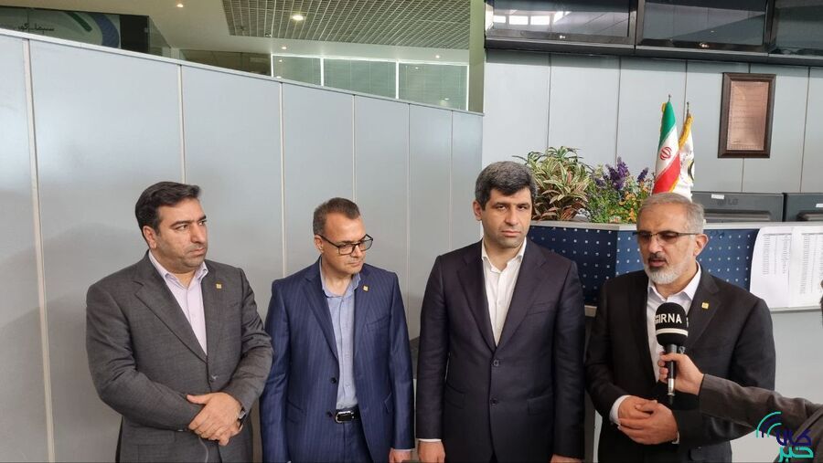بازدید مدیرعامل بانک صنعت و معدن از تالار صادراتی بورس کالا بازدید مدیرعامل بانک صنعت و معدن از تالار صادراتی بورس کالا
