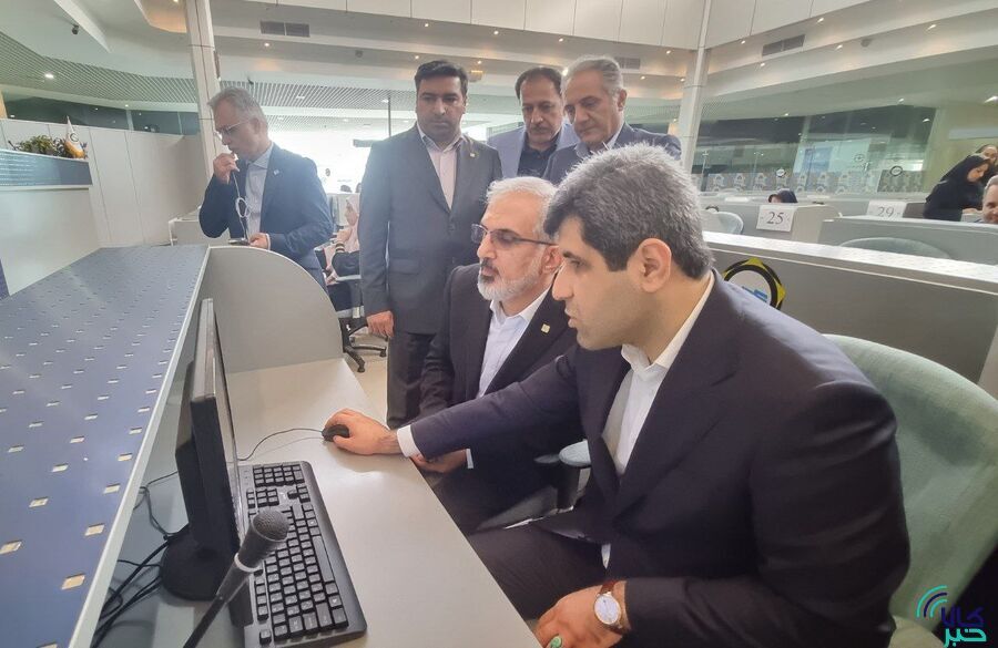 بازدید مدیرعامل بانک صنعت و معدن از تالار صادراتی بورس کالا بازدید مدیرعامل بانک صنعت و معدن از تالار صادراتی بورس کالا