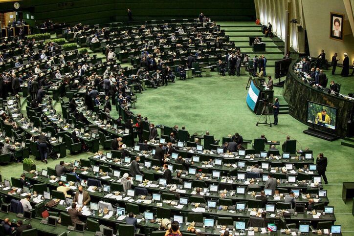 شروط مجلس برای بازنگری در مجوز‌های صادره در حوزه پتروشیمی و صنایع معدنی