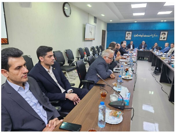 نوزدهمین نشست شورای مدیران سازمان زمینشناسی و اکتشافات معدنی کشور همراه با تقدیر از مدیرکل صمت استان یزد نوزدهمین نشست شورای مدیران سازمان زمینشناسی و اکتشافات معدنی کشور همراه با تقدیر از مدیرکل صمت استان یزد