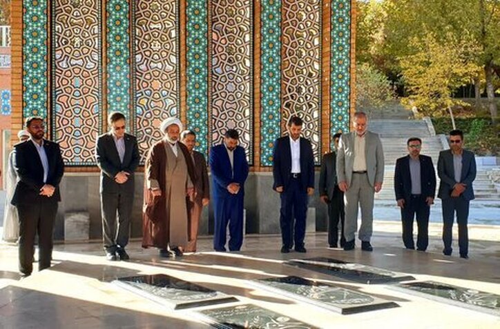 تجدید بیعت مدیرعامل فولاد مبارکه و رئیس دانشگاه اصفهان با شهدای گمنام