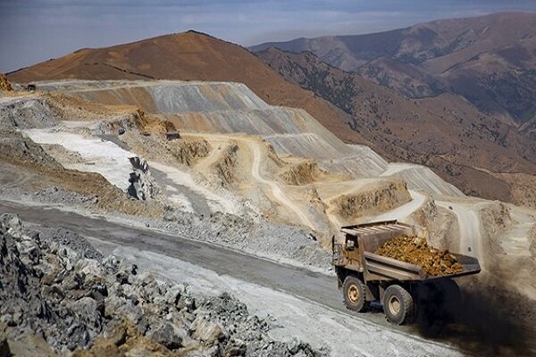 گنجینهای نهان در دل کویر جنوب شرق؛ استحصال ۸۳۲ کیلوگرم شمش طلا در تفتان گنجینهای نهان در دل کویر جنوب شرق؛ استحصال ۸۳۲ کیلوگرم شمش طلا در تفتان