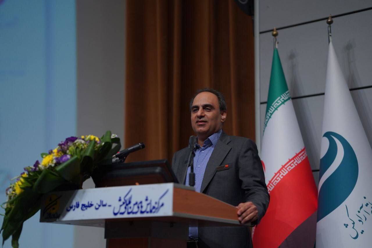 تندیس مرد سال فولاد ایران به محمود لندی رسید تندیس مرد سال فولاد ایران به محمود لندی رسید