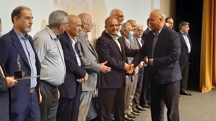 تقدیر از مدیر امورفنی و برنامه ریزی تولید ذوب آهن اصفهان