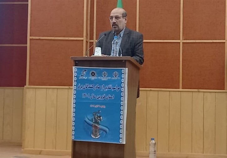 ارز نباید مانند کالا در داخل کشور فروخته شود