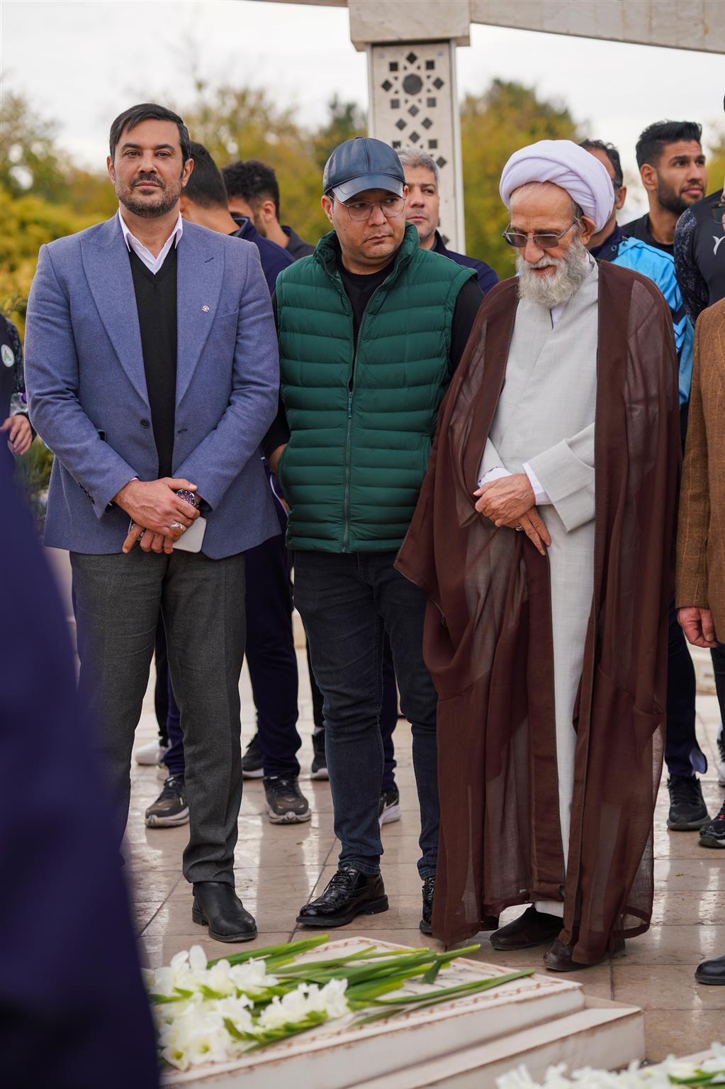 دیدار صمیمانهی بازیکنان تیم فوتبال ذوب آهن با تلاشگران مجتمع صنعتی ذوب آهن اصفهان دیدار صمیمانهی بازیکنان تیم فوتبال ذوب آهن با تلاشگران مجتمع صنعتی ذوب آهن اصفهان