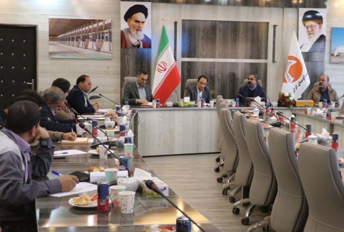 نشست صمیمی مدیرعامل و تعدادی از معاونین و مدیران با شاغلان شرکت آلومینای ایران به مناسبت ۱۲ آذر، گرامیداشت روز جهانی معلولان