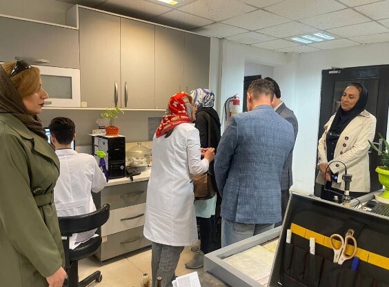 بازدید کارشناسان بخش آنالیز مواد معدنی شرکت روسی Rosgeo از بنیاد علوم کاربردی رازی بازدید کارشناسان بخش آنالیز مواد معدنی شرکت روسی Rosgeo از بنیاد علوم کاربردی رازی