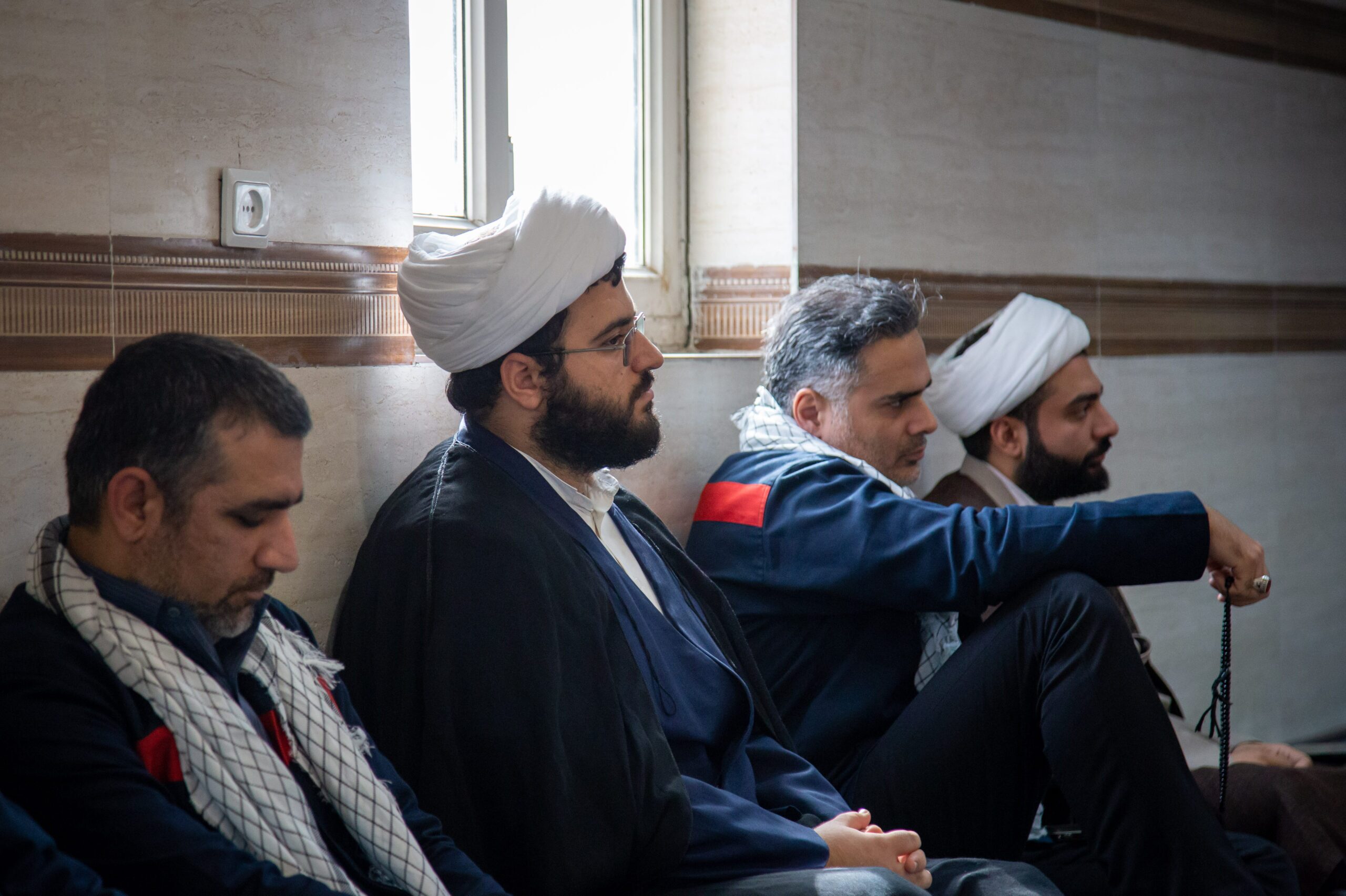 برگزاری نشست بصیرتی و روشنگری در فولاد اکسین خوزستان/حجت الاسلام حاجتی: مردم ایران بصیر و هوشیار هستند/داشتن بصیرت باید با شجاعت همراه باشد