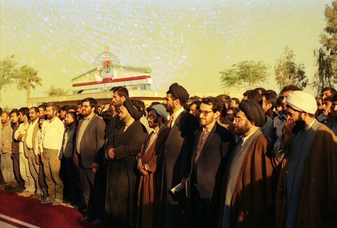 ۱۲ فروردین؛ یک رفراندوم تاریخی و یک افتتاح شکوهمند