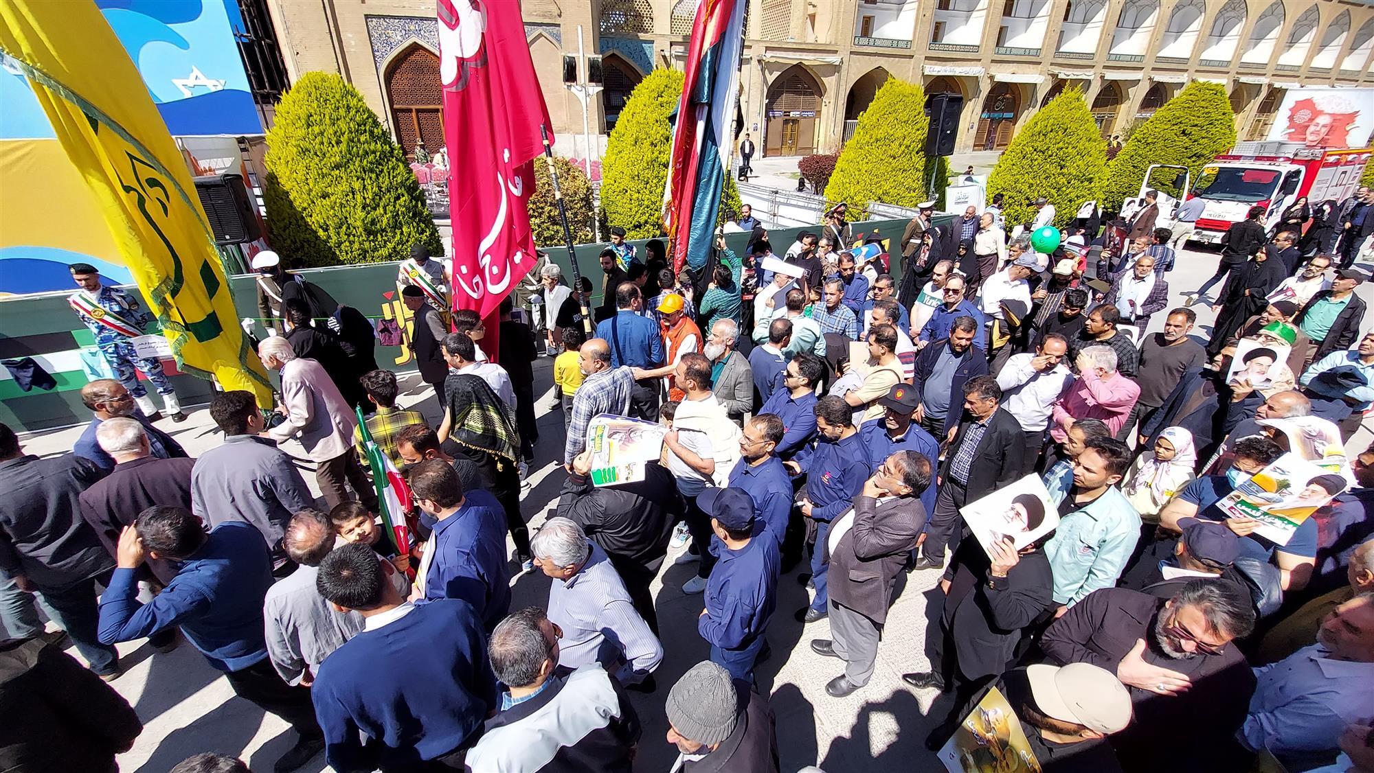 حضور پرشور کارکنان ذوب آهن اصفهان در مراسم روز جهانی قدس حضور پرشور کارکنان ذوب آهن اصفهان در مراسم روز جهانی قدس