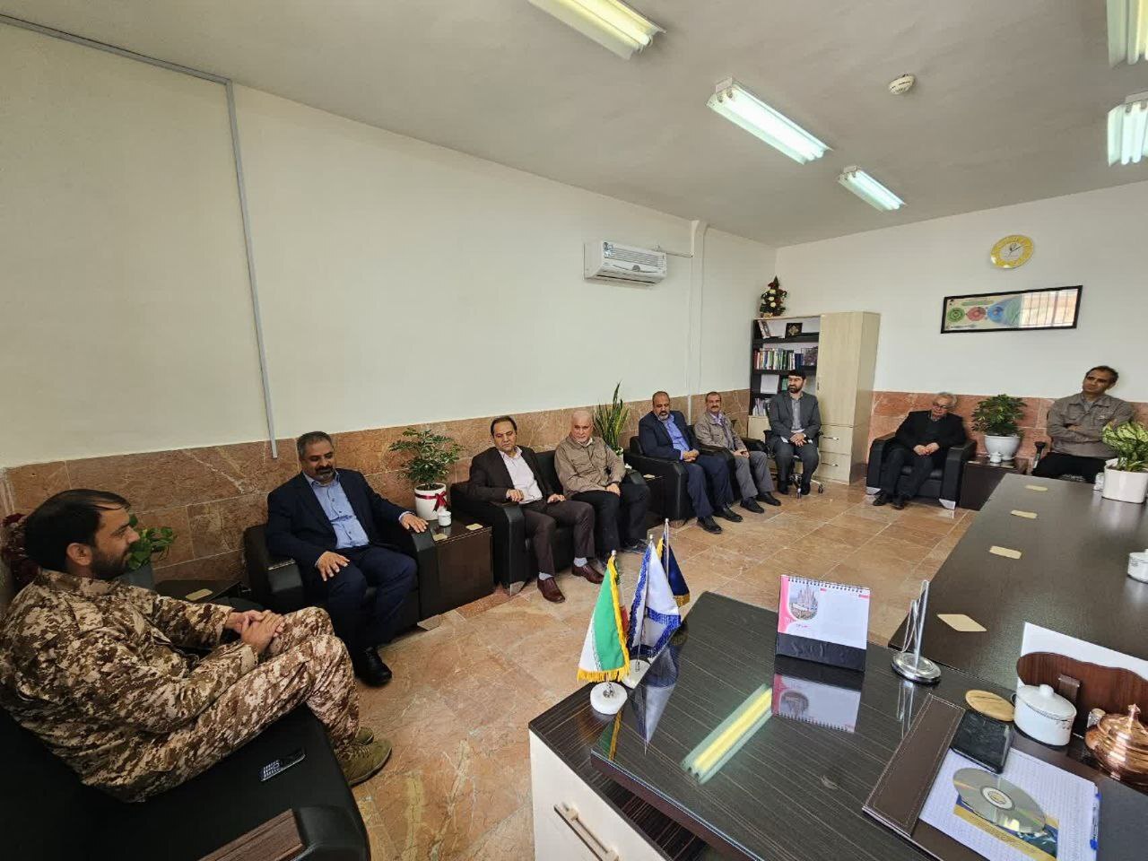 دیدار مدیرعامل و جمعی از مدیران شرکت آلومینای ایران با فرمانده سپاه شهرستان جاجرم دیدار مدیرعامل و جمعی از مدیران شرکت آلومینای ایران با فرمانده سپاه شهرستان جاجرم