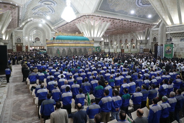 کارکنان ایرانخودرو به سردار دلها ادای احترام کردند کارکنان ایرانخودرو به سردار دلها ادای احترام کردند